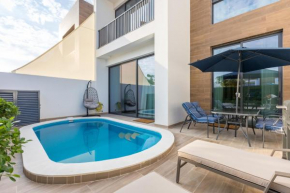 Nasma Luxury Stays - Luxury Seaside Villa with Private Pool By The Sea
